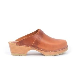 Maguba Berkeley Cognac Clogs (excellent condition)